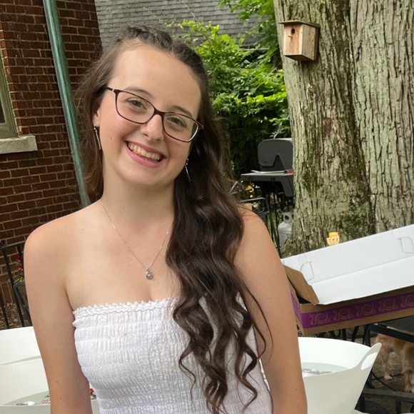 Meet your Posher, Audrey - Picture 1 of 1